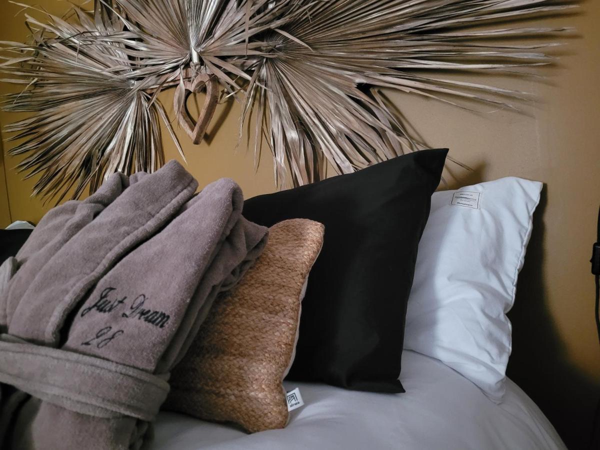 סיס-פור-לה-פלאז' Suite & Spa Just Dream 28 מראה חיצוני תמונה