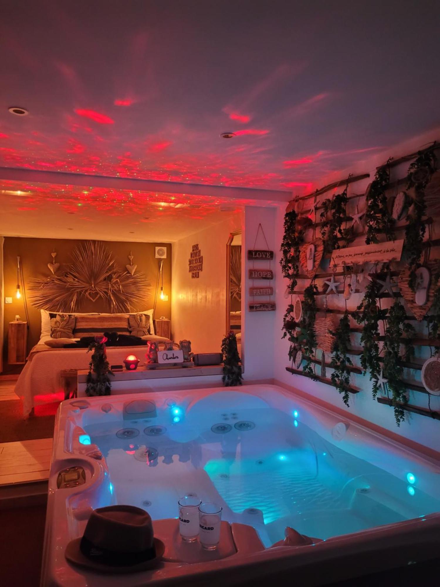 סיס-פור-לה-פלאז' Suite & Spa Just Dream 28 מראה חיצוני תמונה